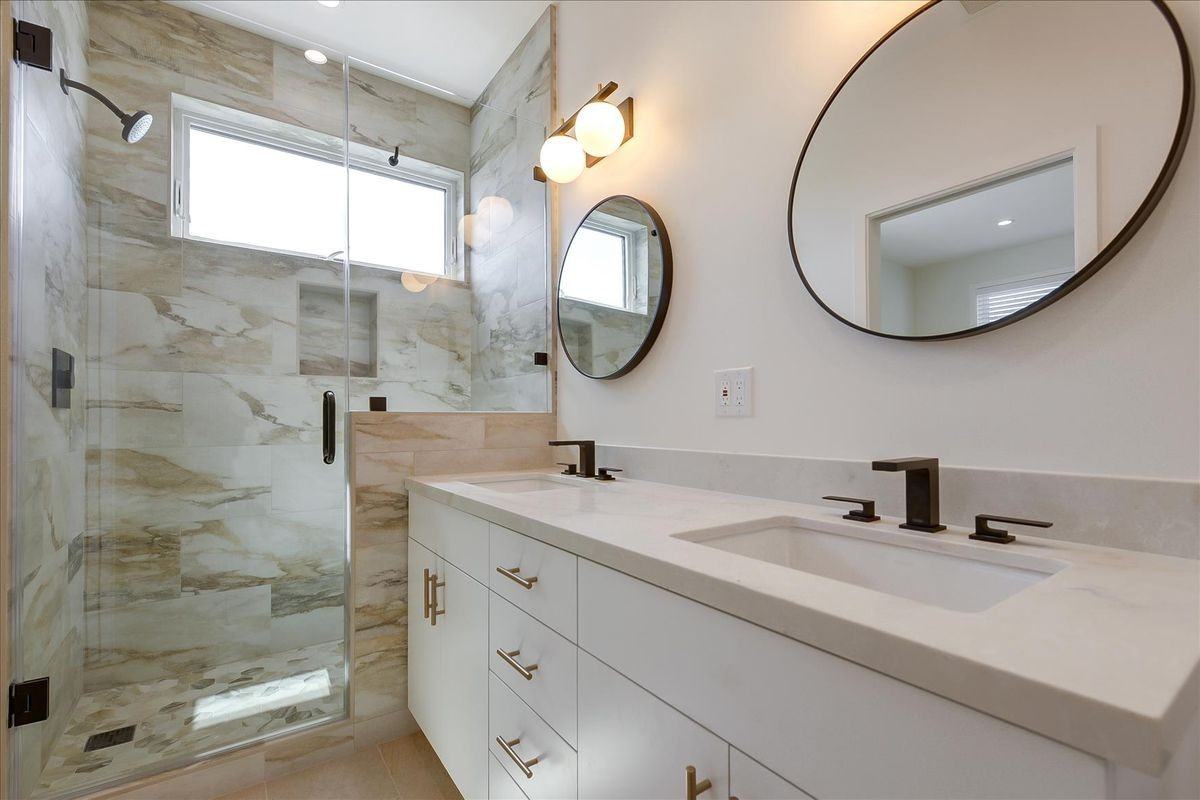 332 Pine Ave - Photo 5 of 39
