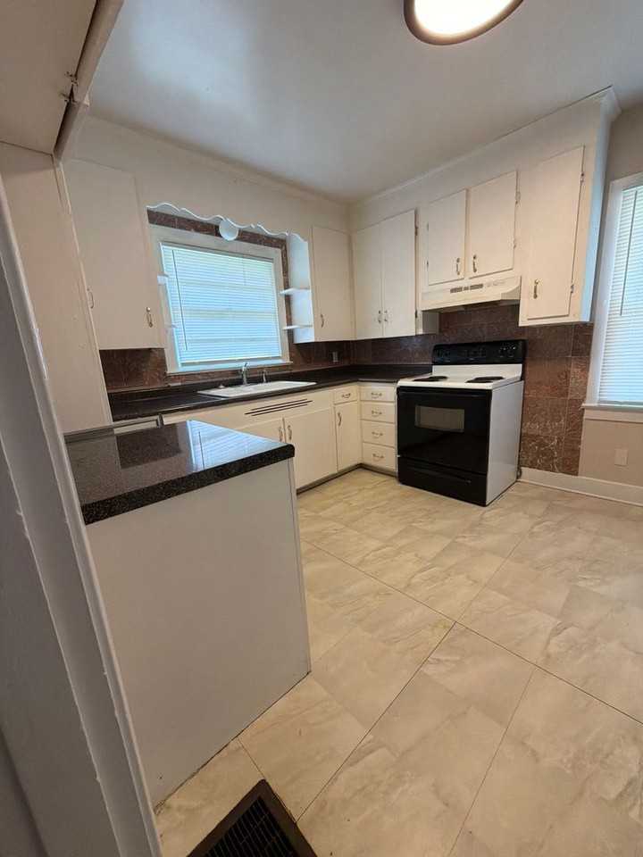 781 Westwood Ave - Photo 2 of 7