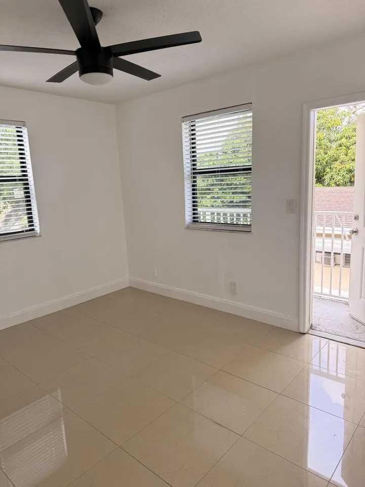 1501 Northeast 7th Avenue #2 - Photo 4 of 9