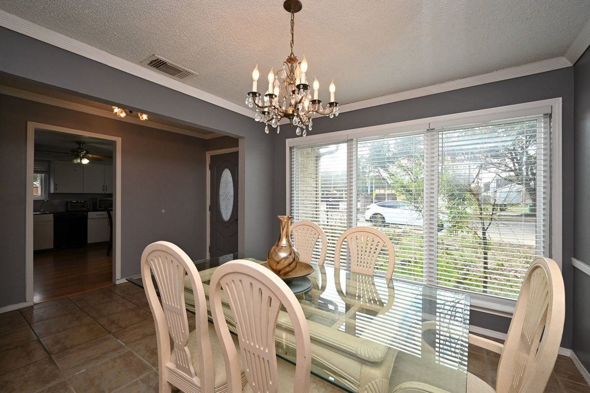 13102 Richmond Ave - Photo 5 of 30