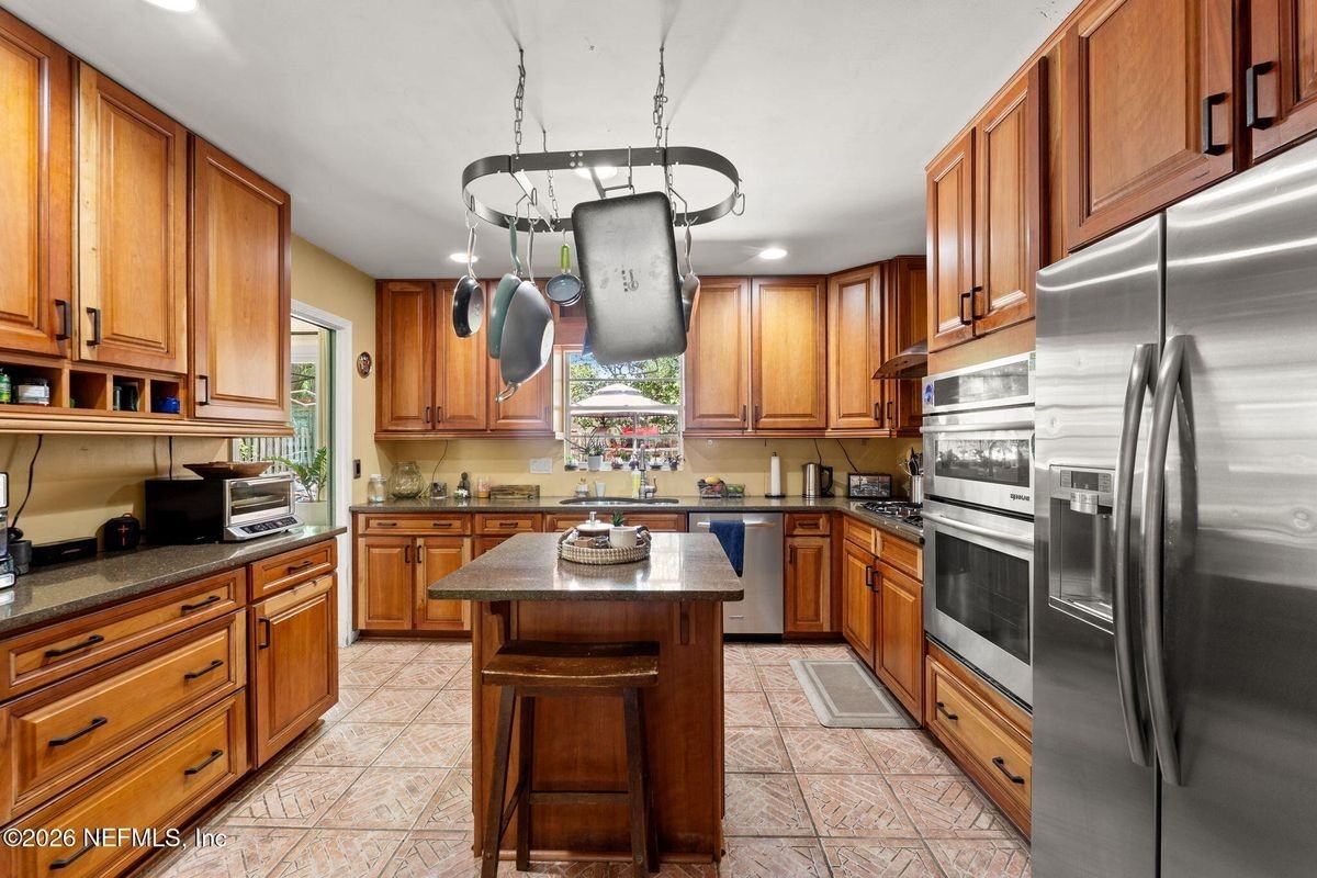 4339 Genoa Ave - Photo 6 of 27