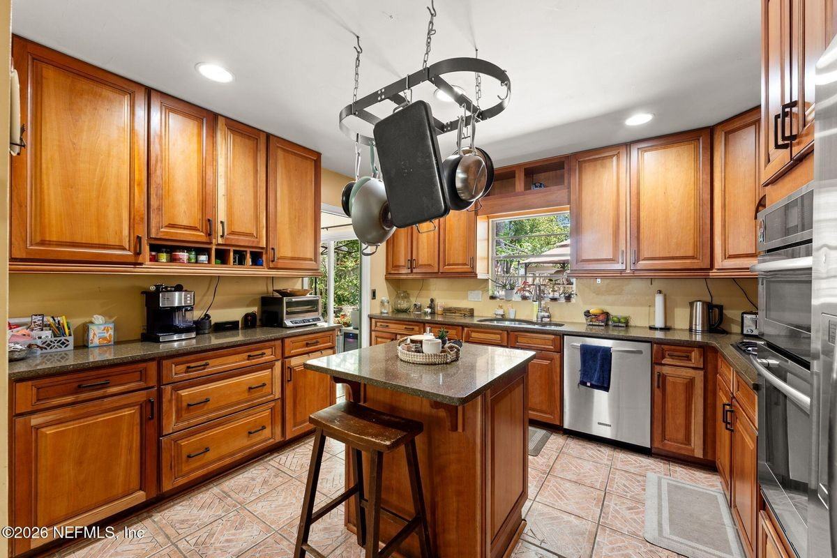 4339 Genoa Ave - Photo 7 of 27
