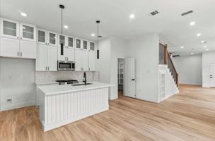 featured image of 8323 Observatory St