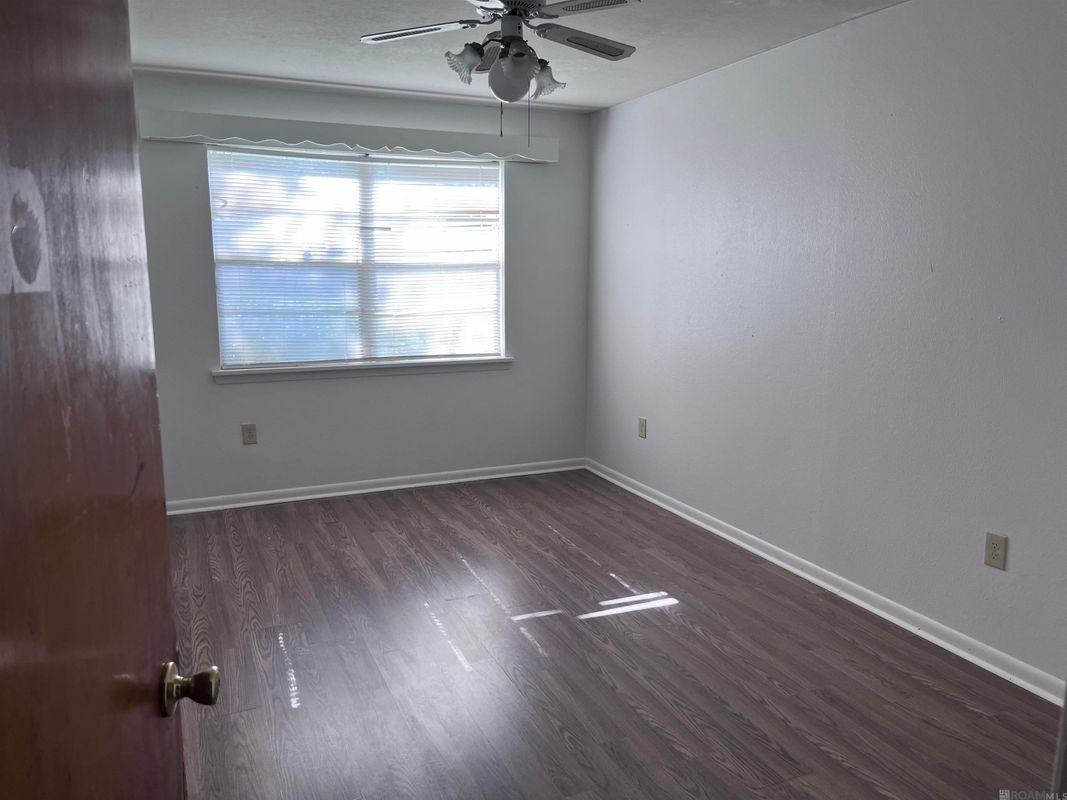 3135 Woodcrest Dr - Photo 5 of 9