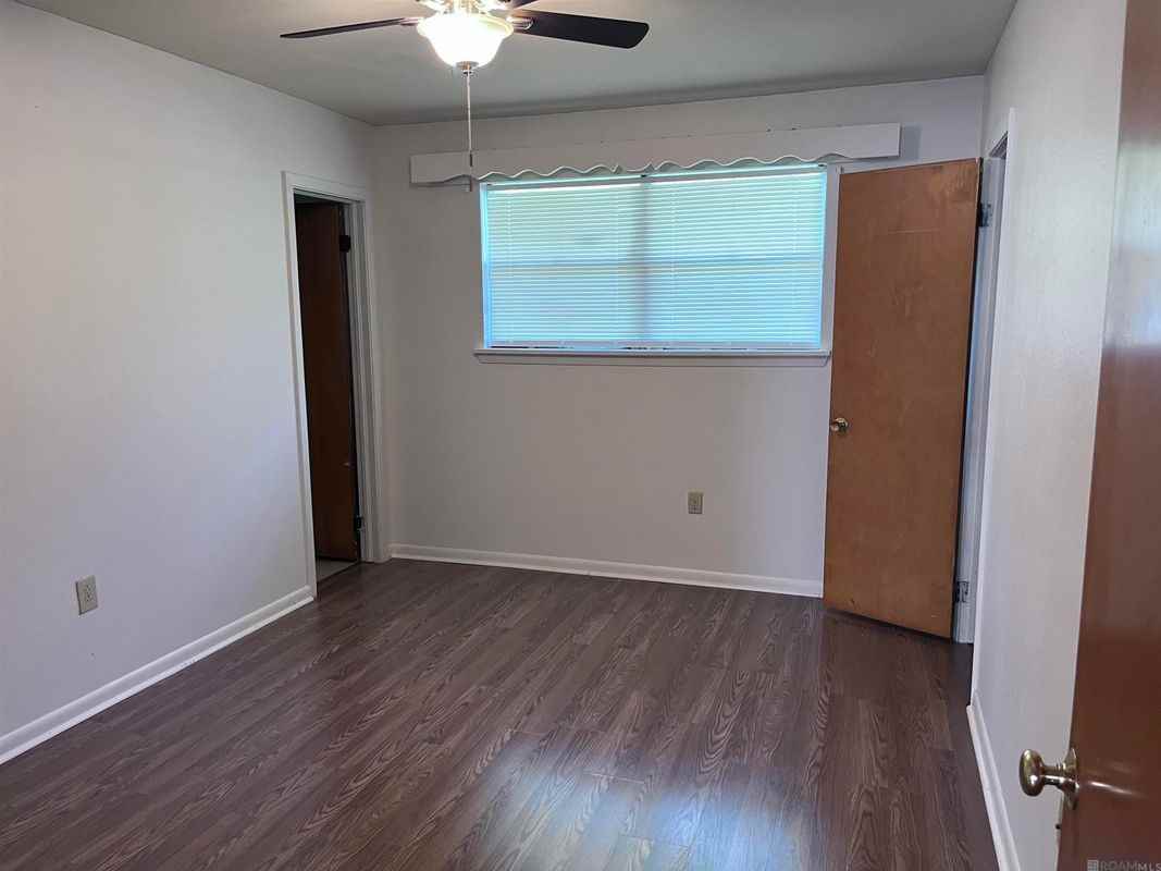3135 Woodcrest Dr - Photo 7 of 9