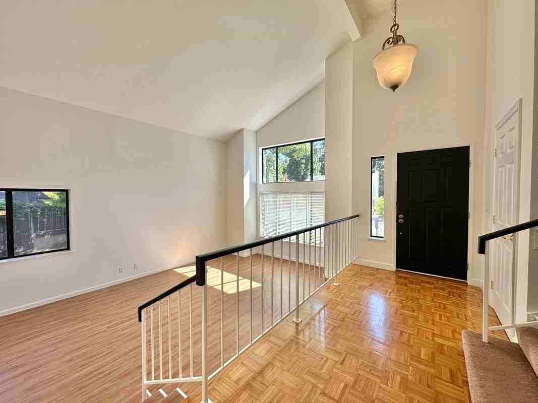 768 Rose Dr - Photo 4 of 44