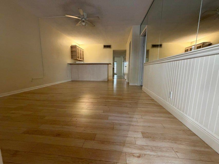 917 Ne 16th St ##1 - Photo 2 of 11