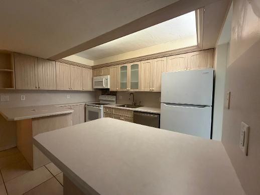 917 Ne 16th St ##1 - Photo 5 of 11