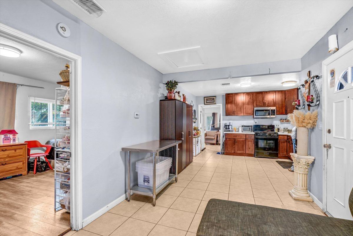 10515 Firmona Ave - Photo 2 of 12