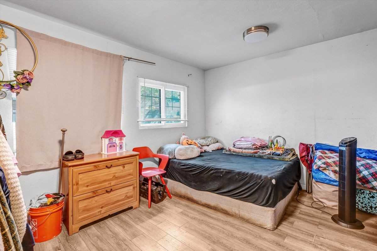 10515 Firmona Ave - Photo 4 of 12