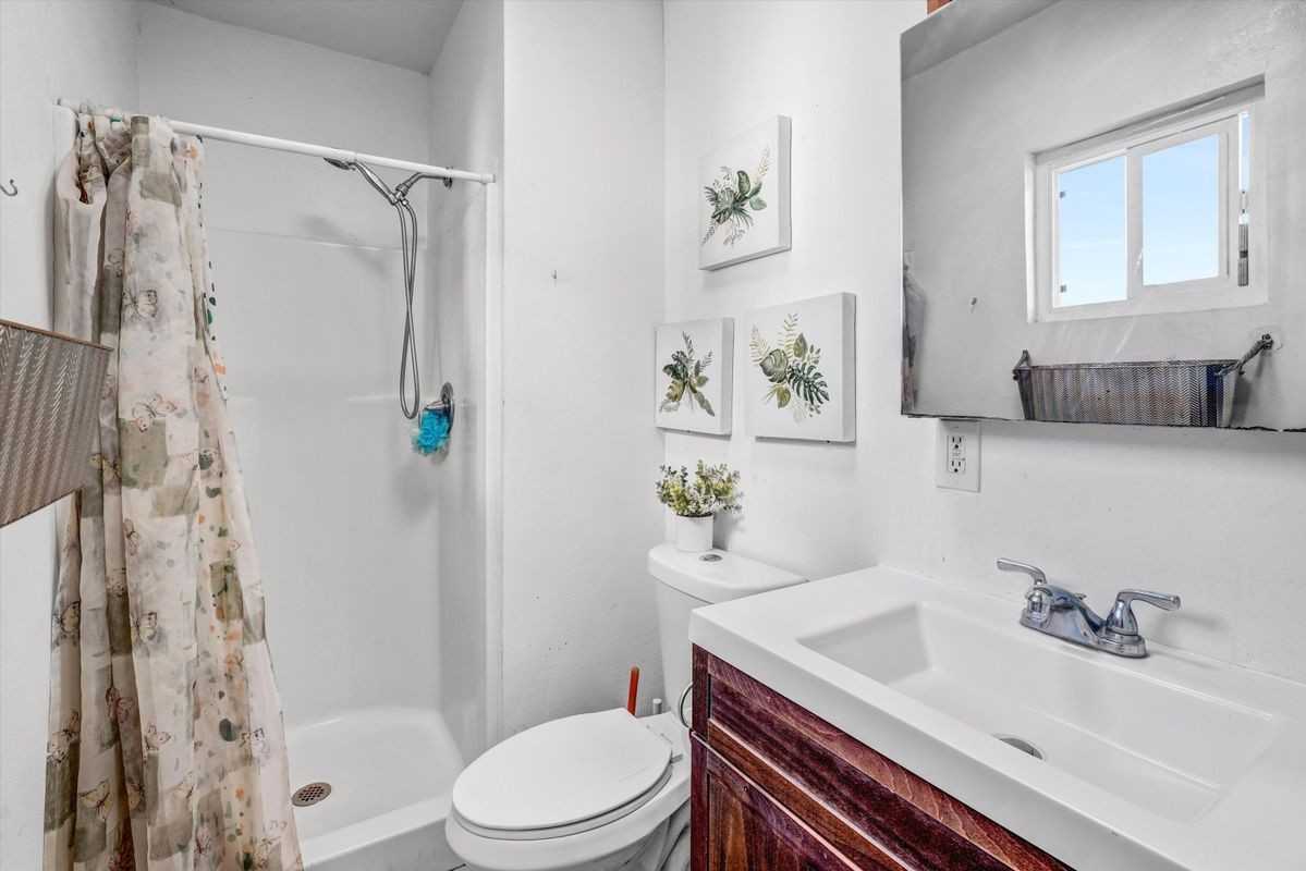 10515 Firmona Ave - Photo 5 of 12
