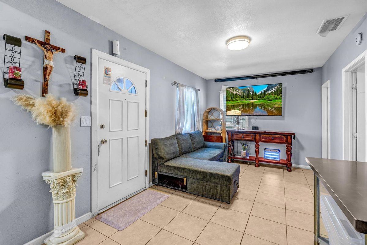 10515 Firmona Ave - Photo 7 of 12
