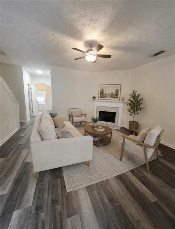 2517 Emma Way - Photo 4 of 15