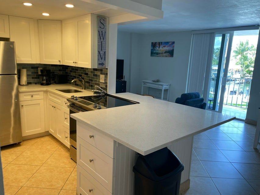 1731 Se 15th St ##206 - Photo 4 of 6