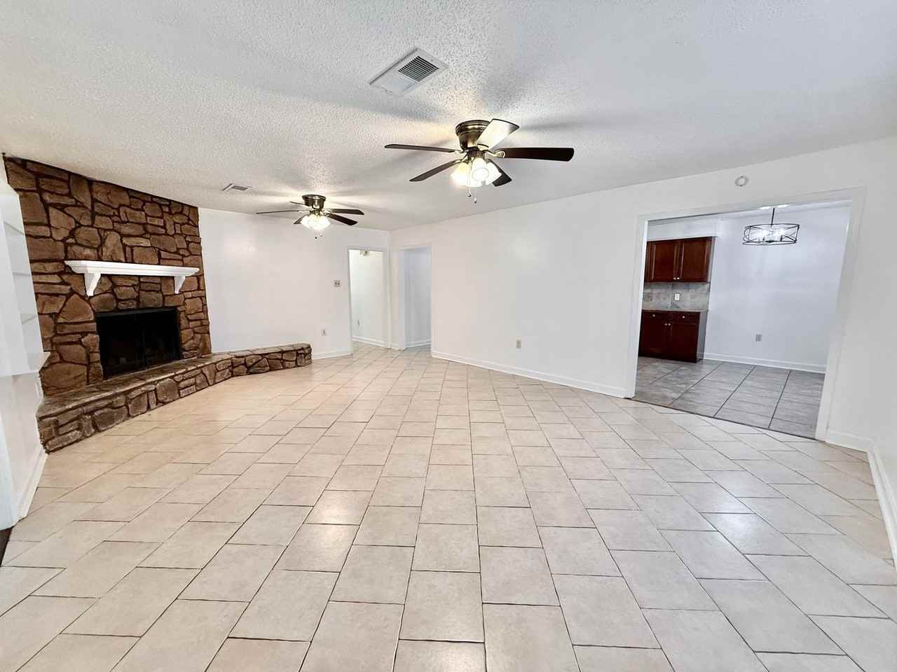 16405 Patton Ave - Photo 3 of 22
