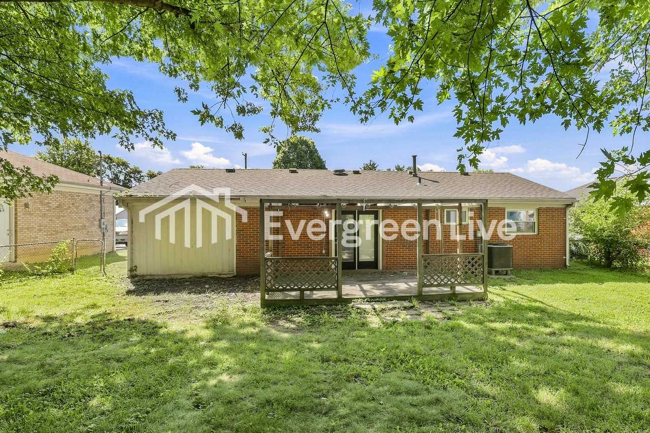 61 Miriam Dr - Photo 3 of 15