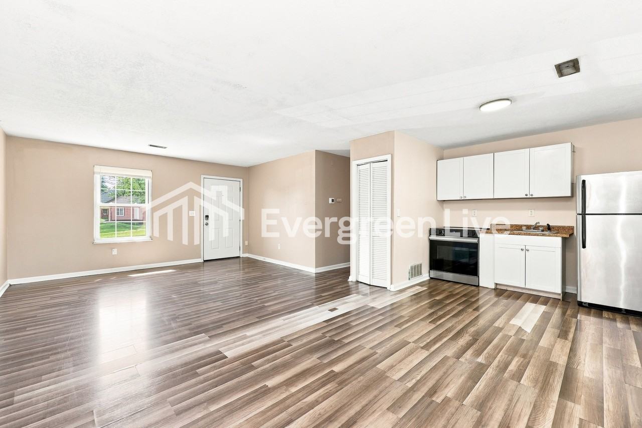 61 Miriam Dr - Photo 4 of 15