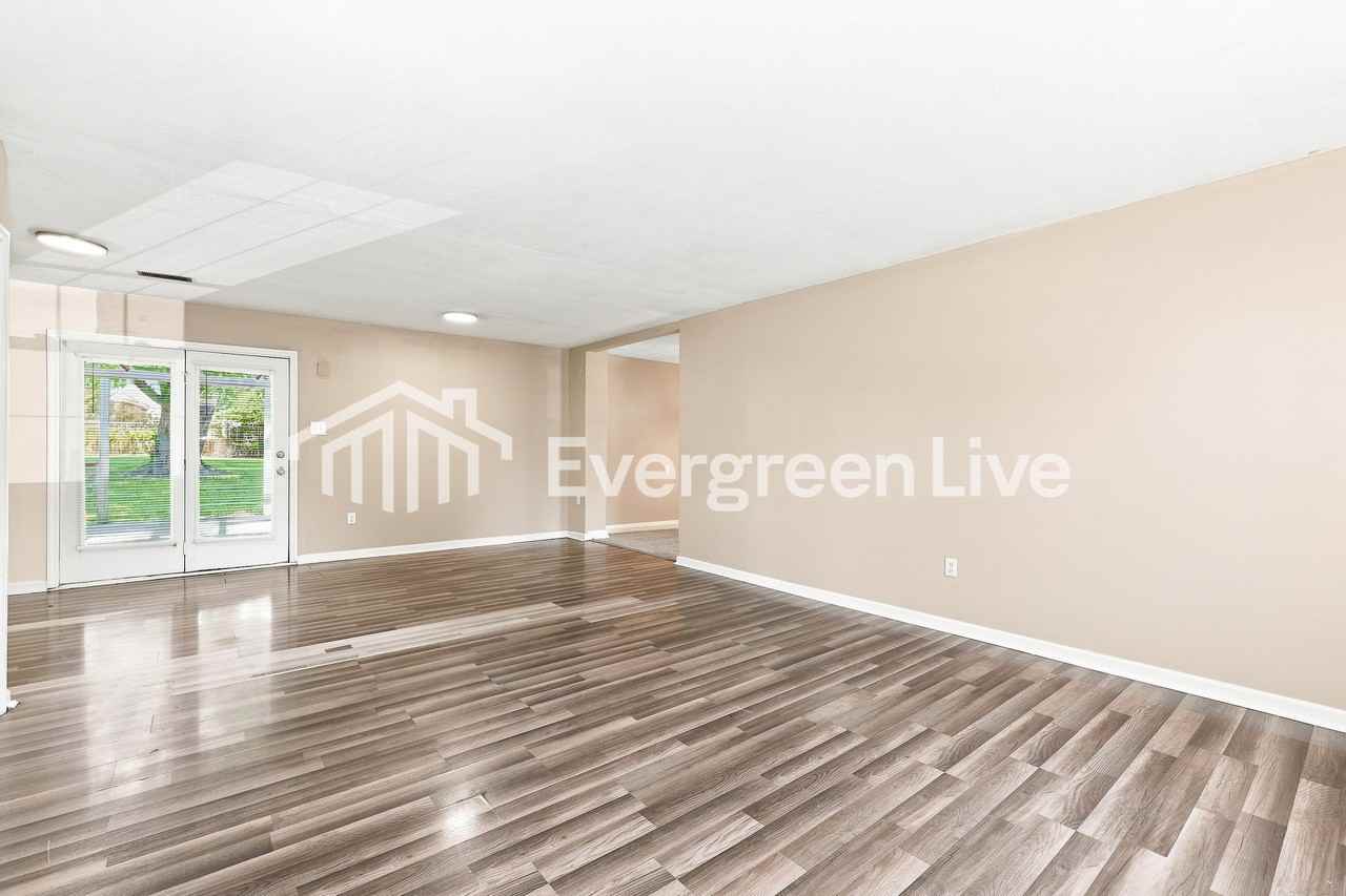 61 Miriam Dr - Photo 5 of 15