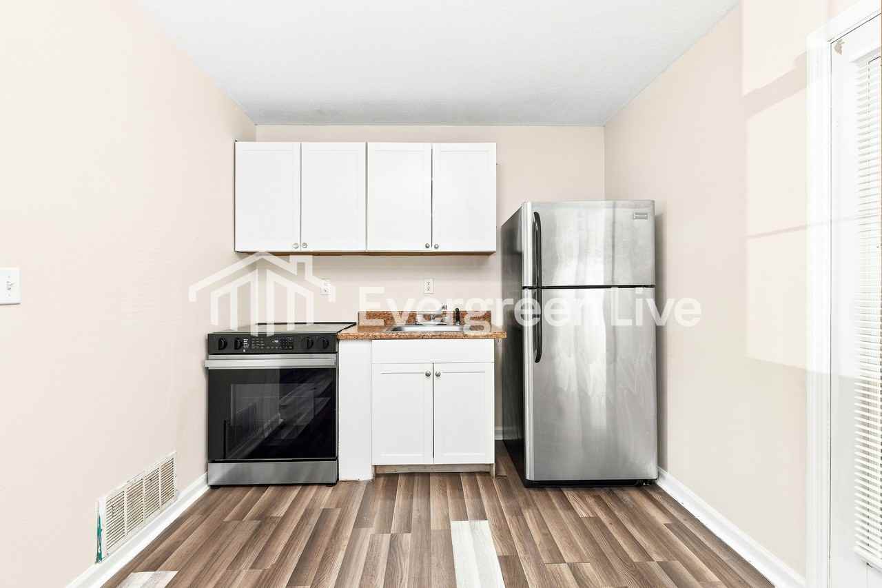 61 Miriam Dr - Photo 7 of 15