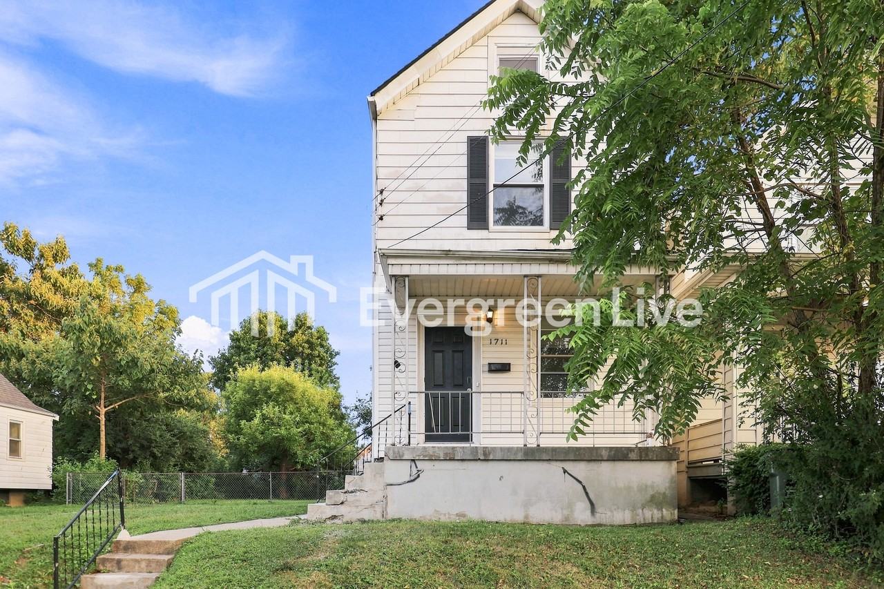 1711 De Armand Ave - Photo 2 of 15