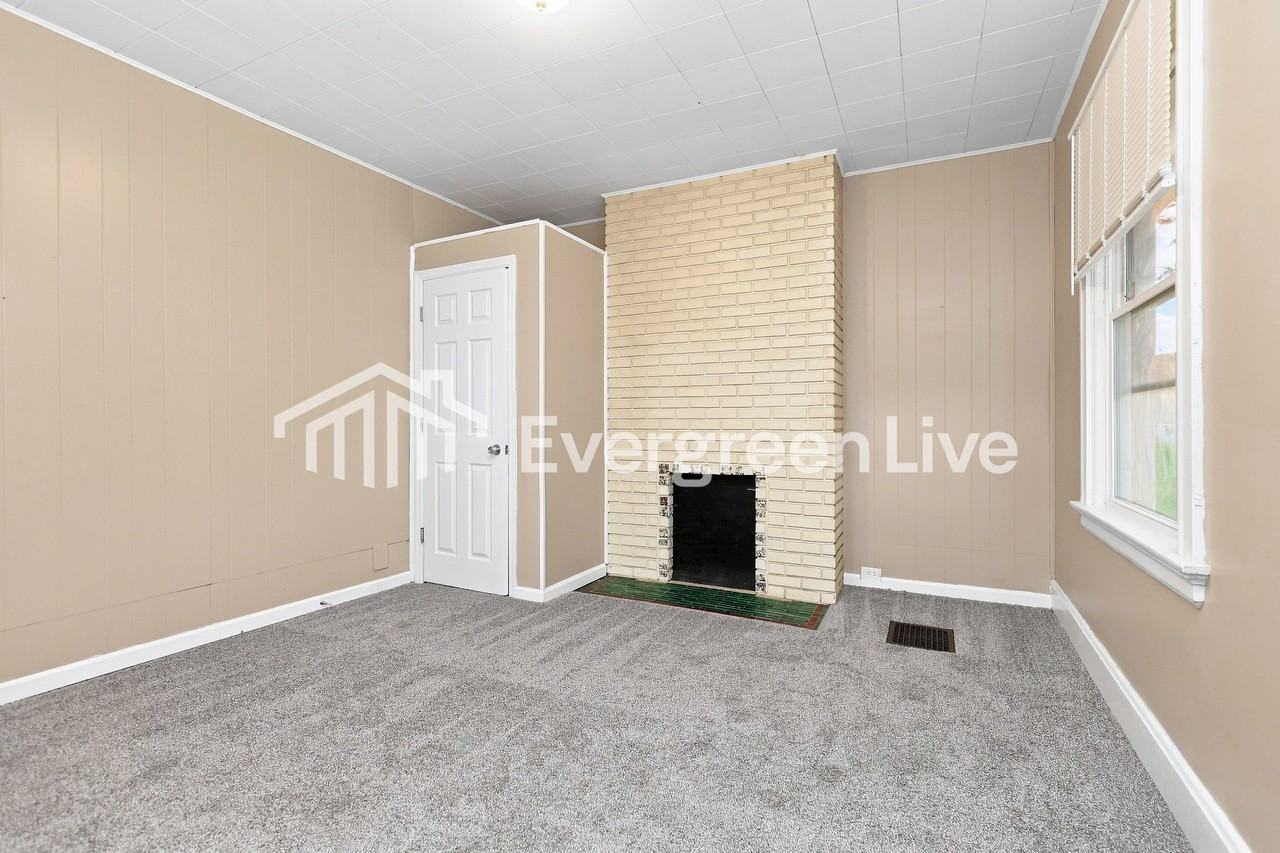 1711 De Armand Ave - Photo 3 of 15