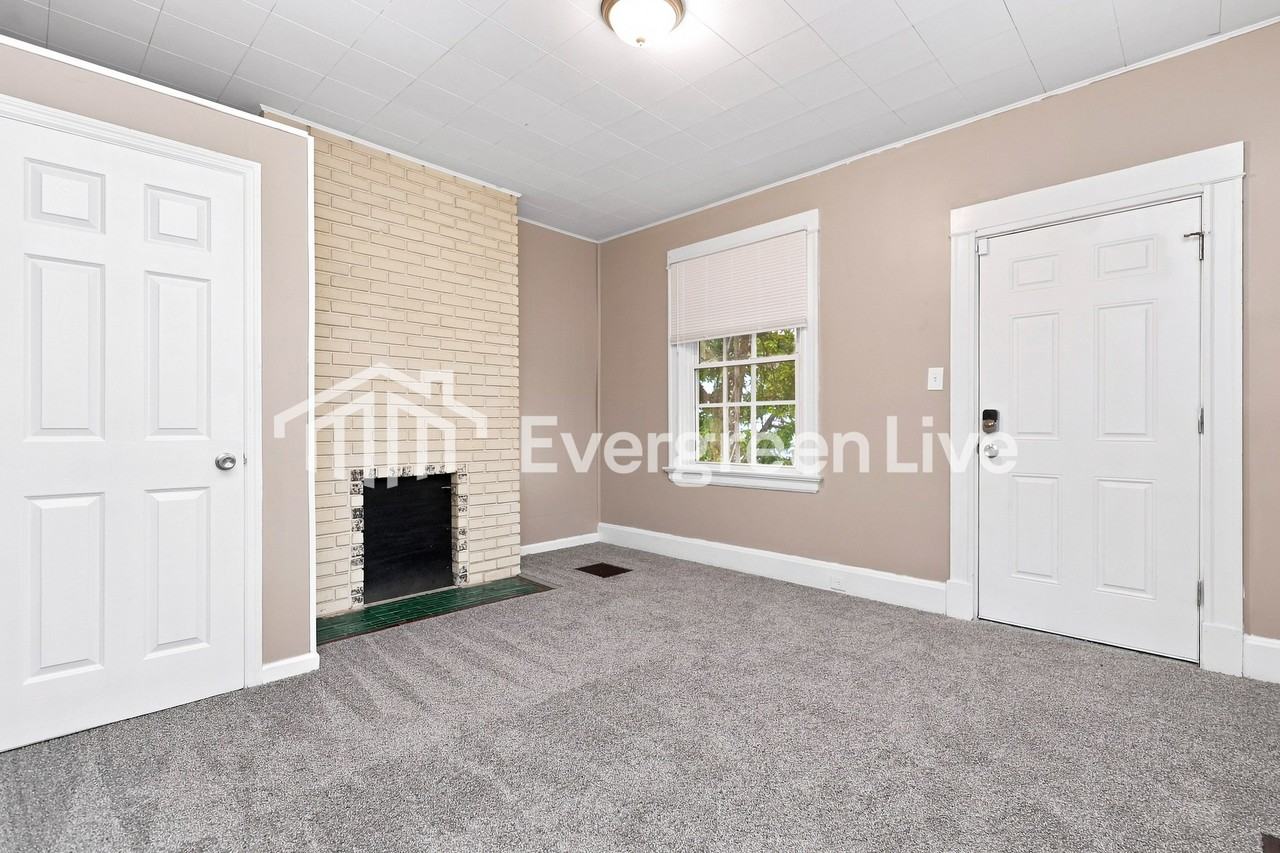 1711 De Armand Ave - Photo 4 of 15