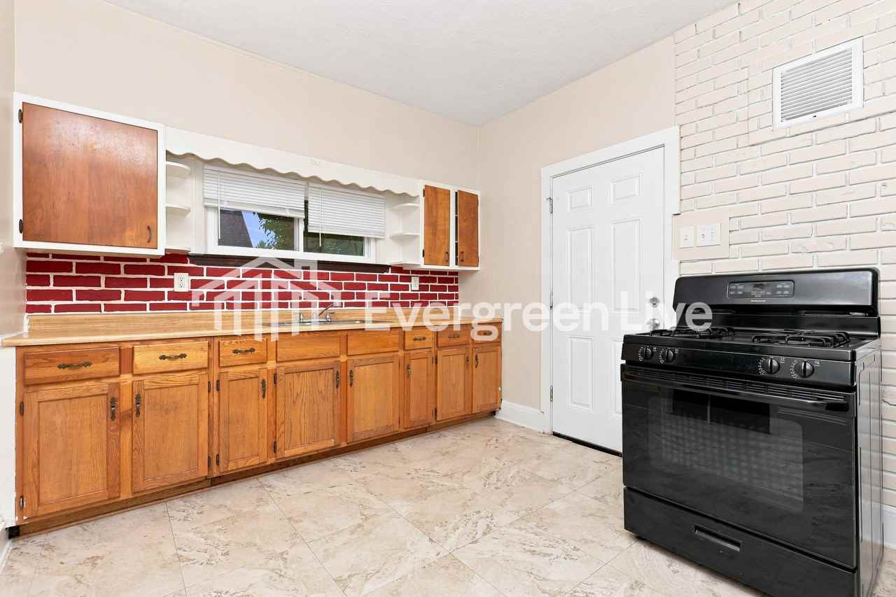 1711 De Armand Ave - Photo 7 of 15