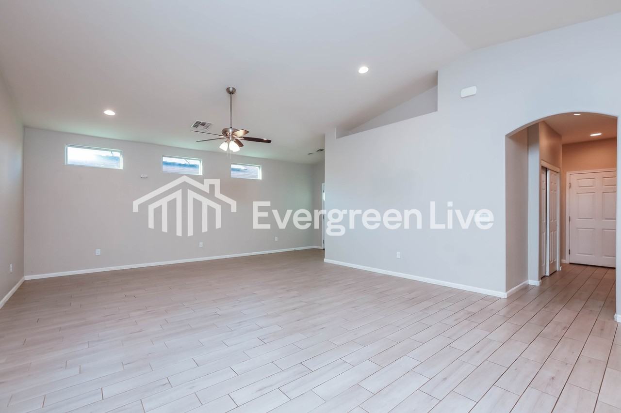 3736 S Manitoba Ave - Photo 4 of 15