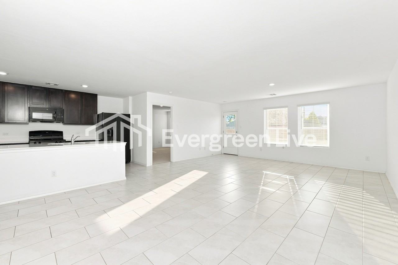 2208 Bleeker St - Photo 3 of 16