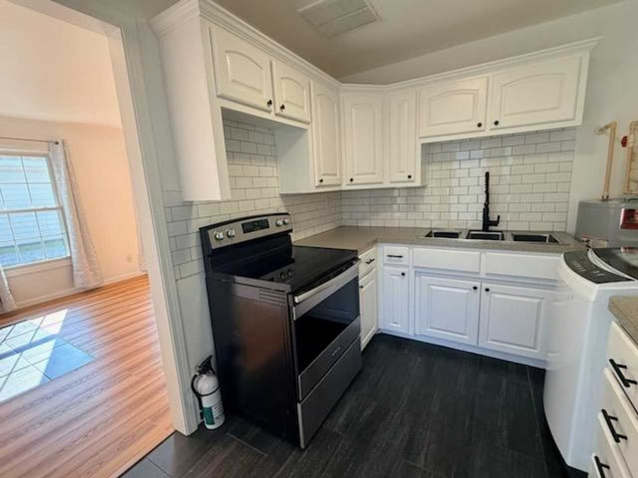 719 Madison St - Photo 3 of 19