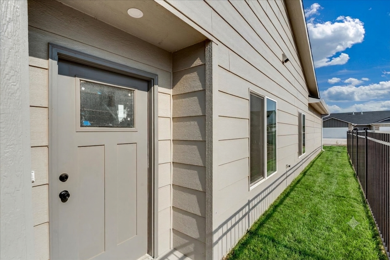 12555 12555 W Northstar St - Photo 3 of 18