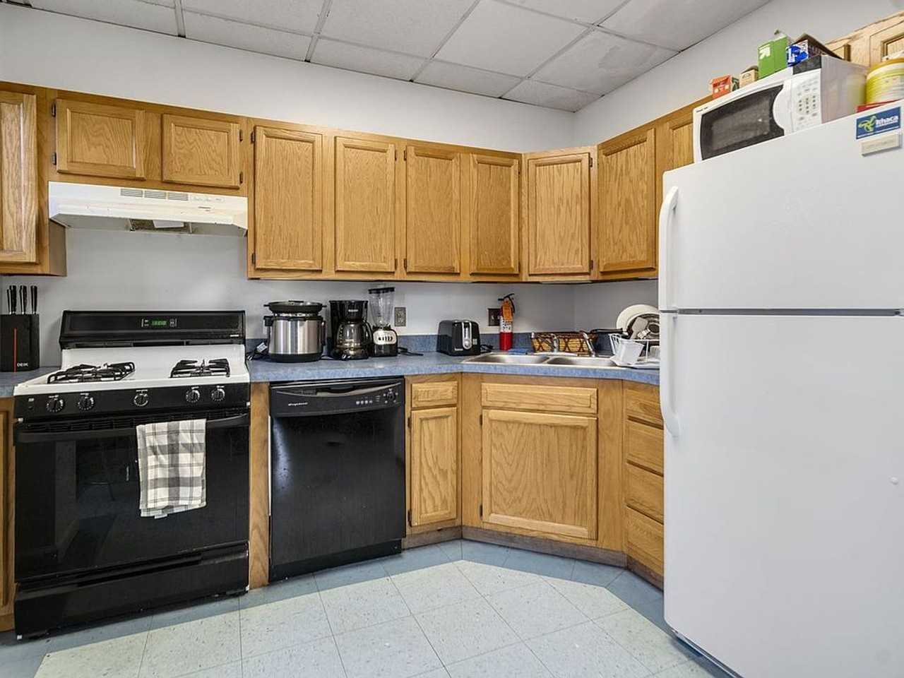 401-403 College Ave - Photo 6 of 24