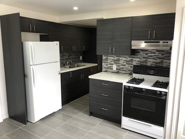 8 Locke St N - Photo 2 of 10
