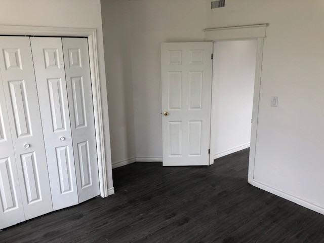 8 Locke St N - Photo 5 of 10