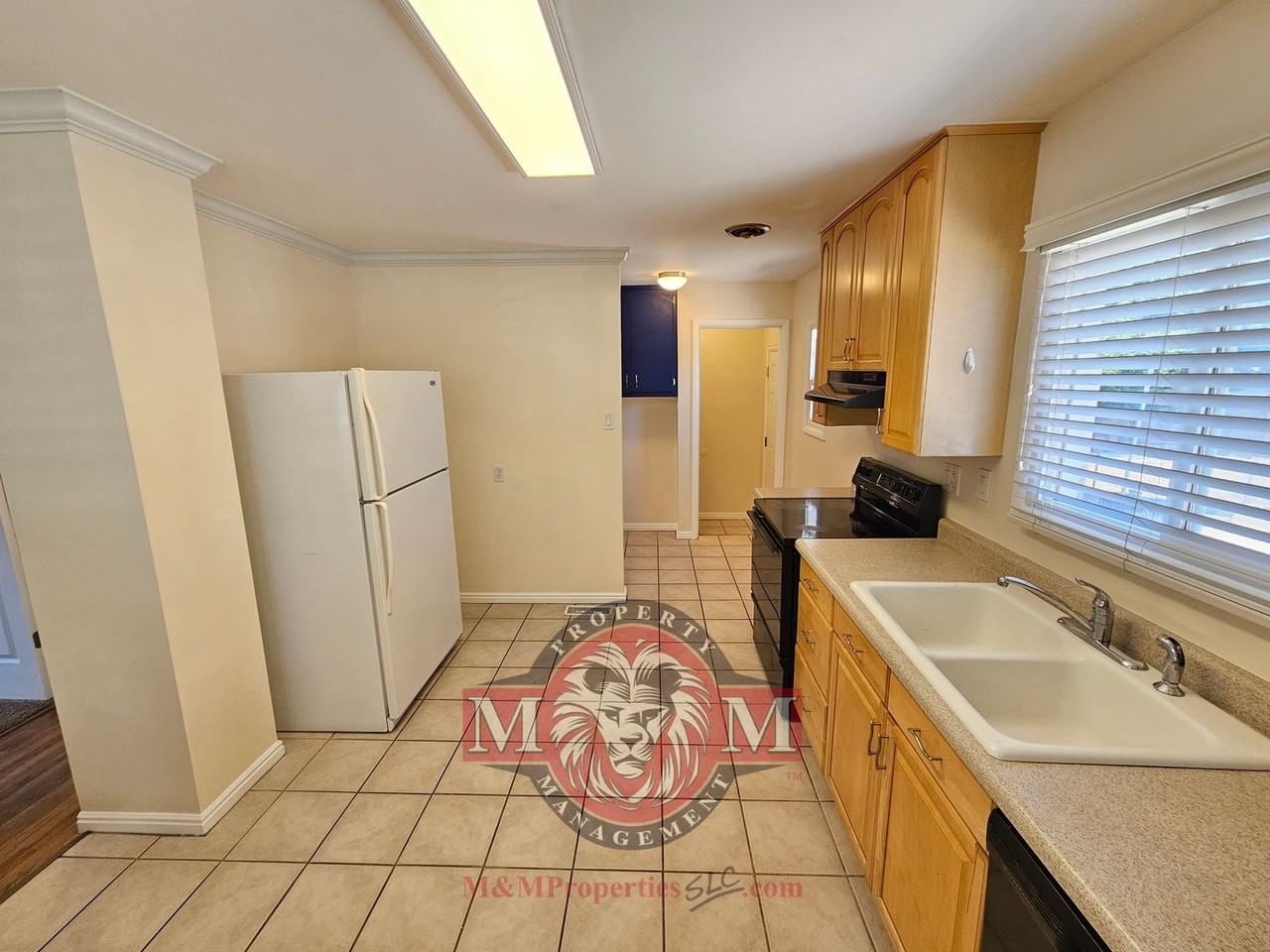 9590 S Amber Ln - Photo 7 of 28