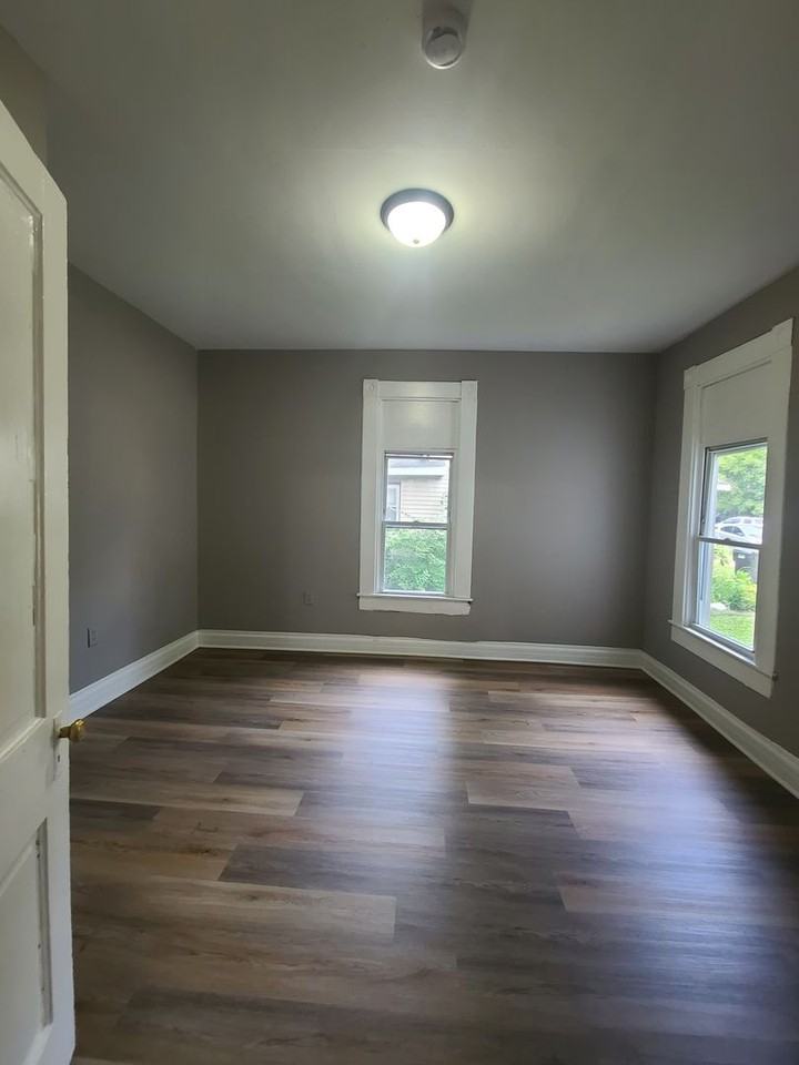 303 W Eureka St - Photo 5 of 11