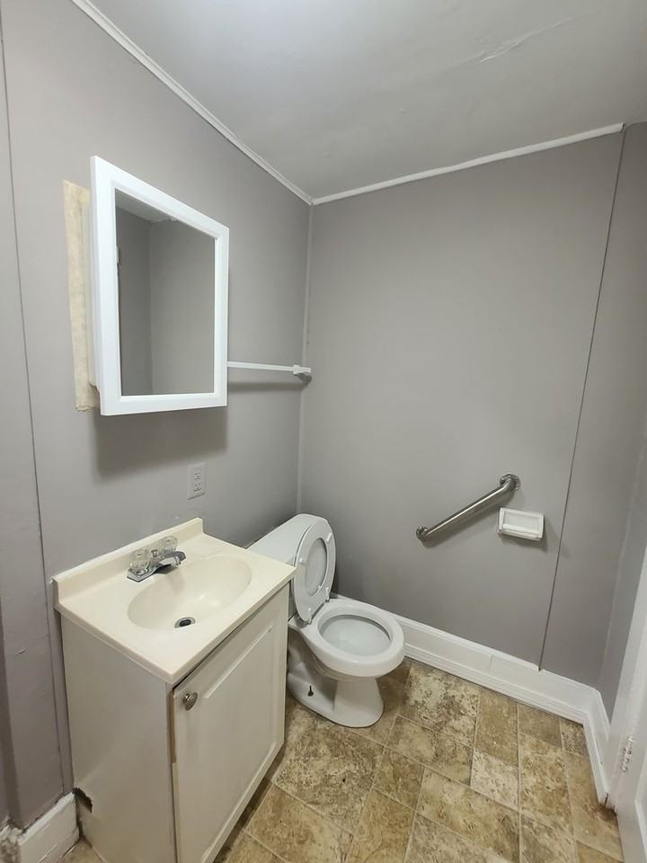 303 W Eureka St - Photo 7 of 11