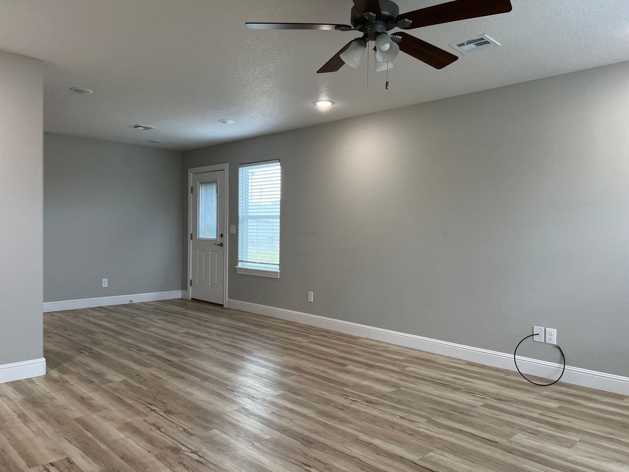1923 Illinois Ave - Photo 2 of 9