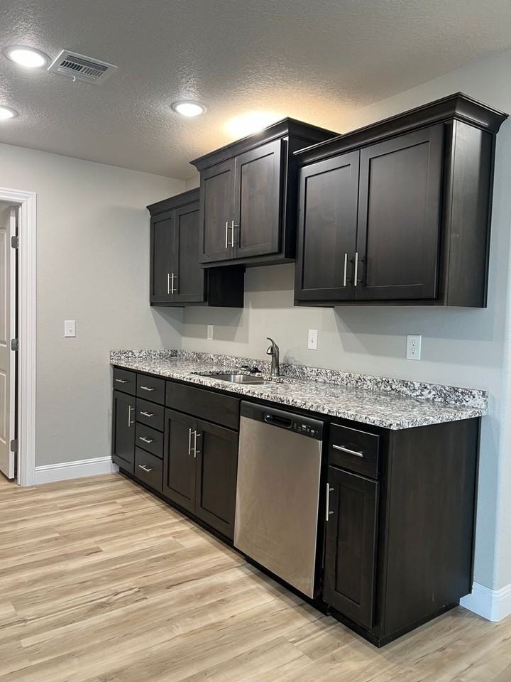 1923 Illinois Ave - Photo 5 of 9