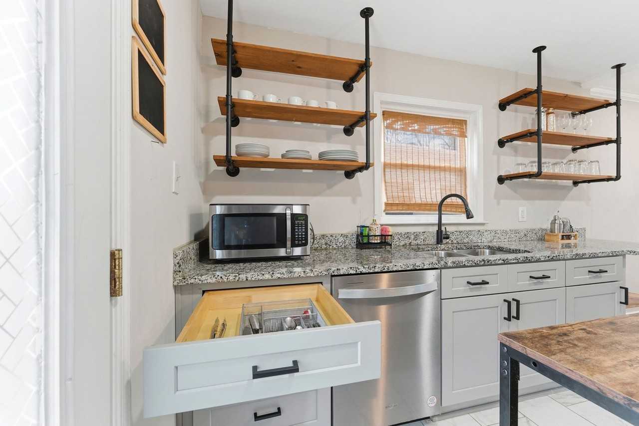 3136 Forrest Hills Dr - Photo 5 of 15