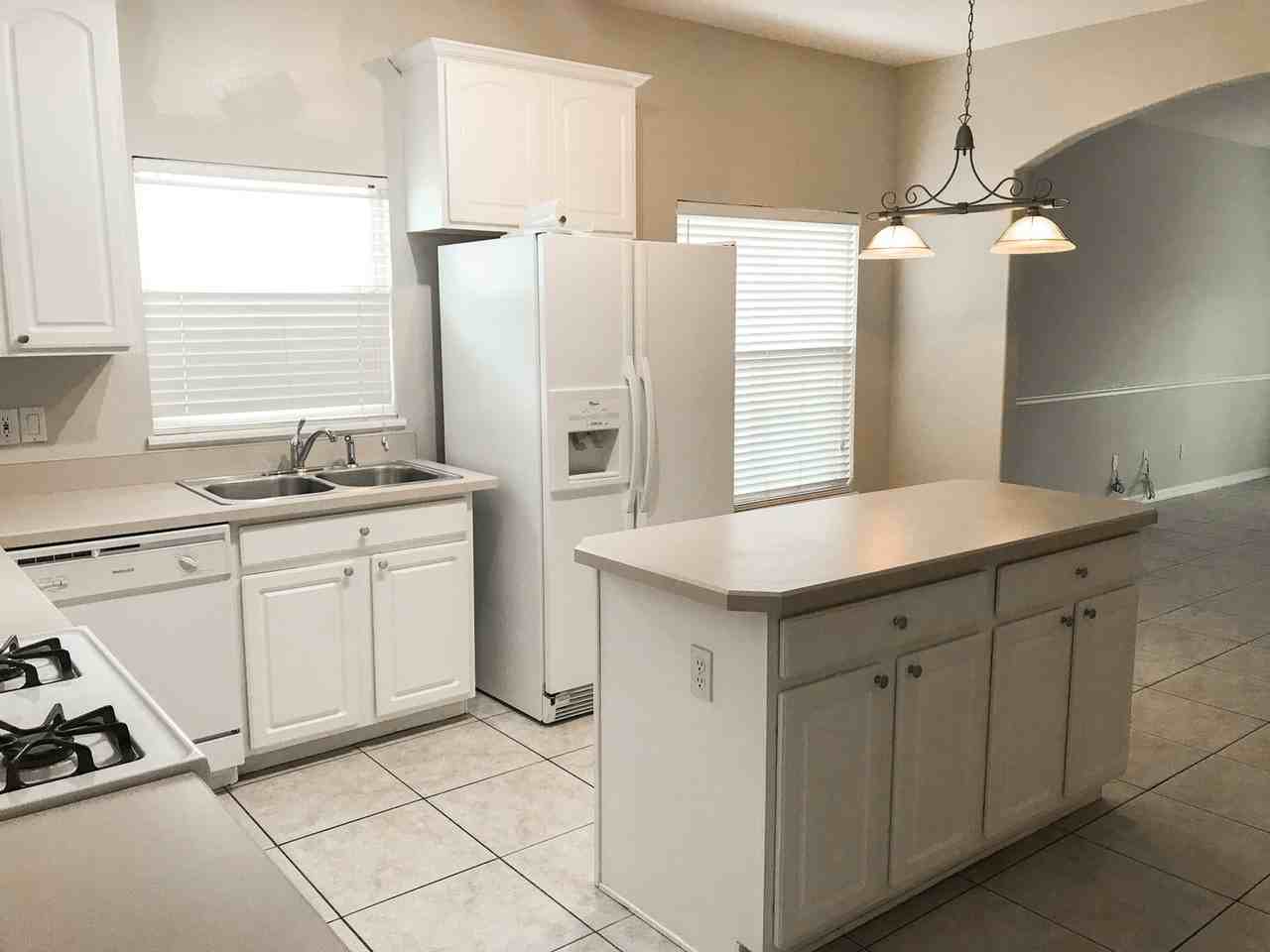 13828 Guildhall Cir - Photo 5 of 13