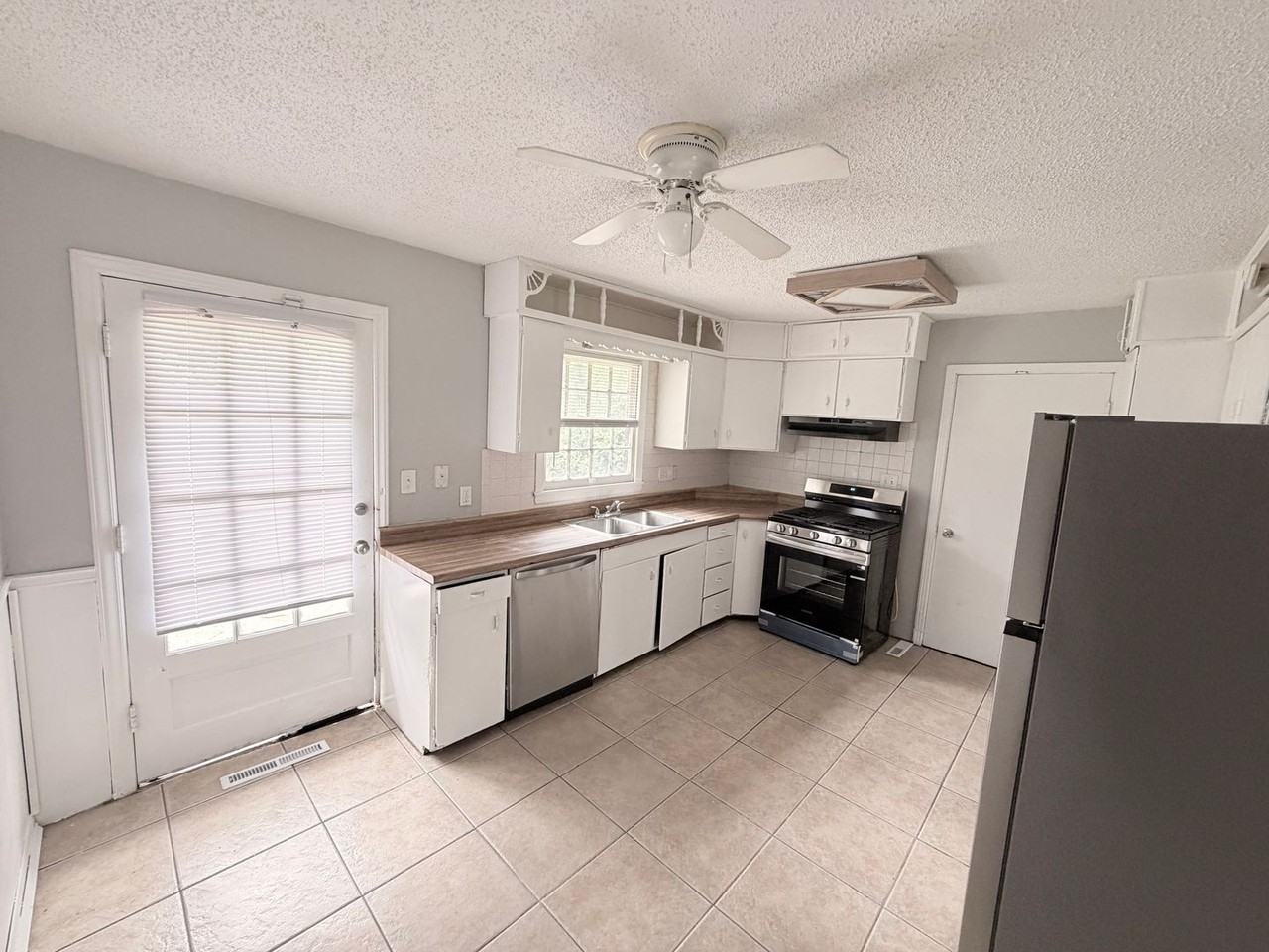 6205 E 99th St - Photo 2 of 12