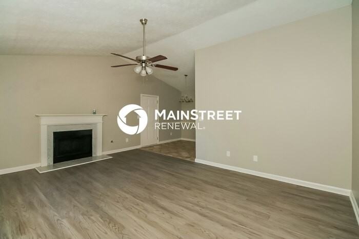 135 Bond Dr - Photo 3 of 16