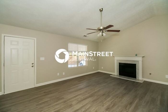 135 Bond Dr - Photo 4 of 16