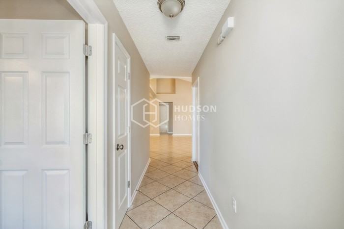 2044 Hunters Trace Cir - Photo 4 of 18