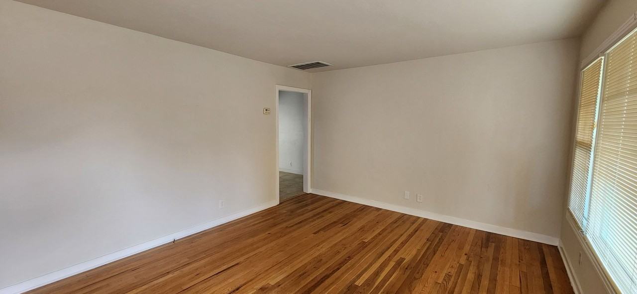 1720 Oregon Dr - Photo 4 of 15
