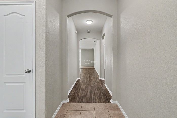 800 Whitemarsh Dr - Photo 4 of 23