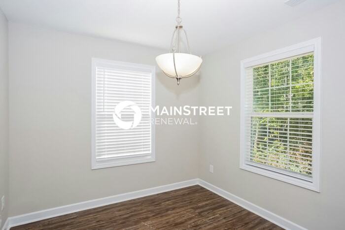 332 Wood Ave - Photo 6 of 18