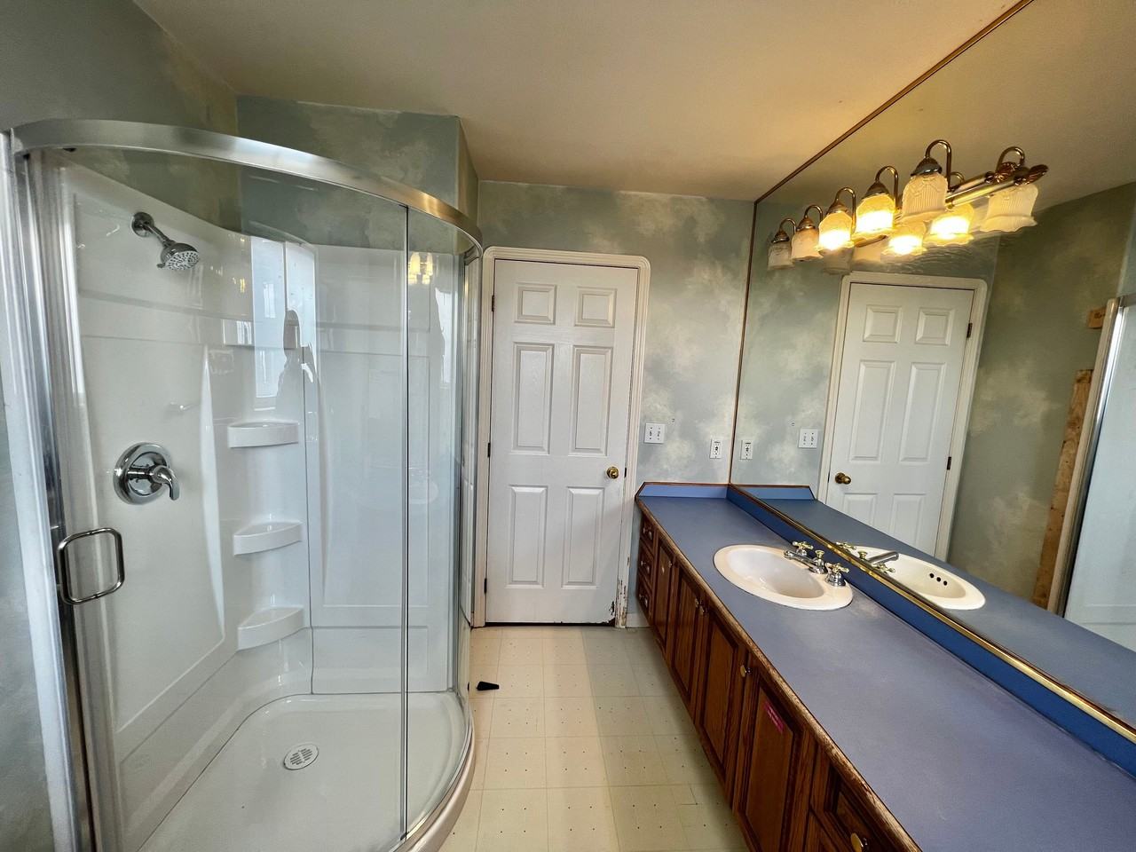 4864 Watling Street #D - Photo 3 of 9