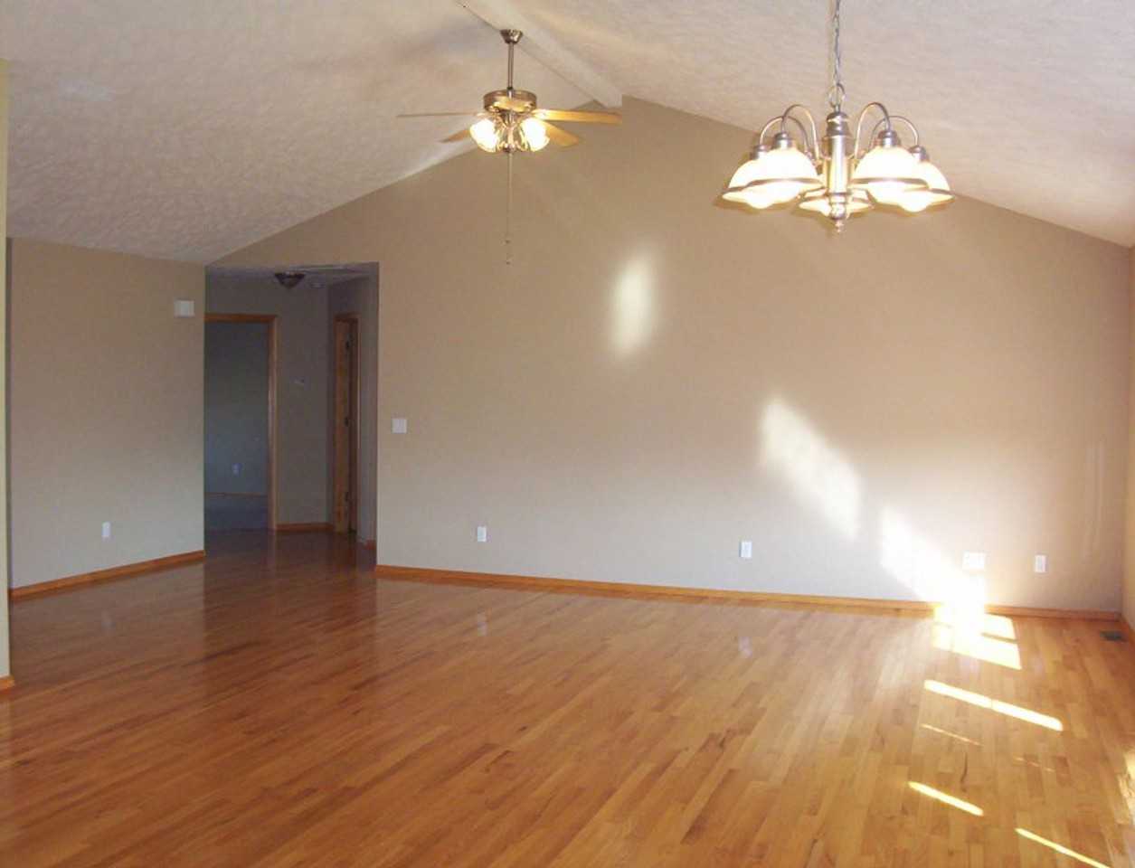 204 W Wilson St - Photo 2 of 11